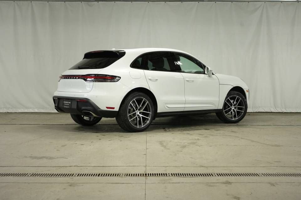 Certified 2026 Porsche Macan AWD/4WD image 7
