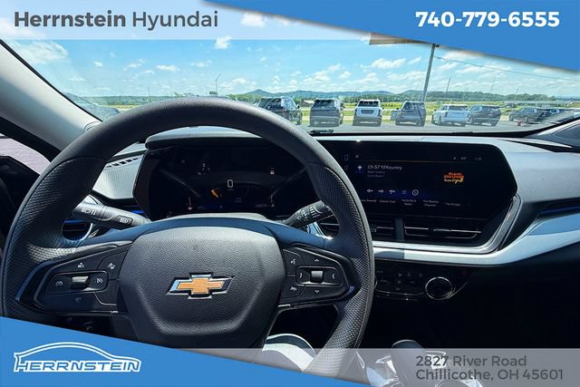 Used 2025 Chevrolet Trax LT FWD image 21