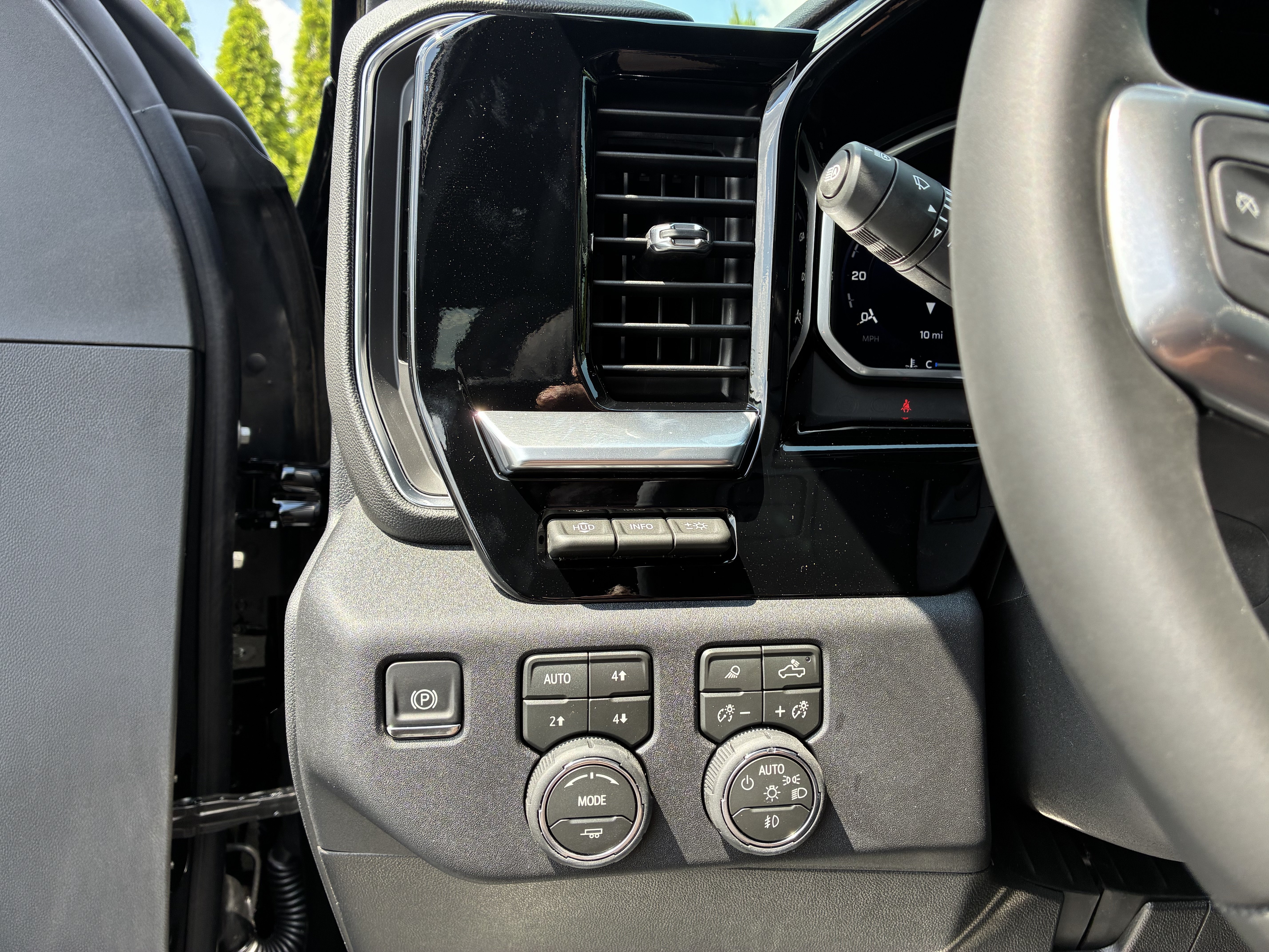 New 2026 Chevrolet Silverado 3500 LTZ w/ LTZ Plus Package AWD/4WD image 28