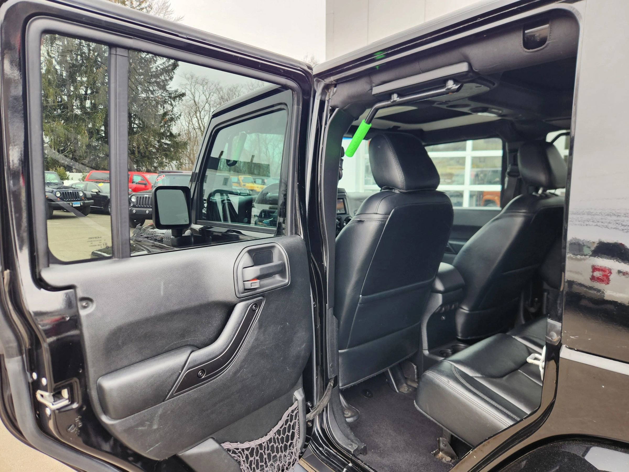 Used 2017 Jeep Wrangler Unlimited Sahara image 35