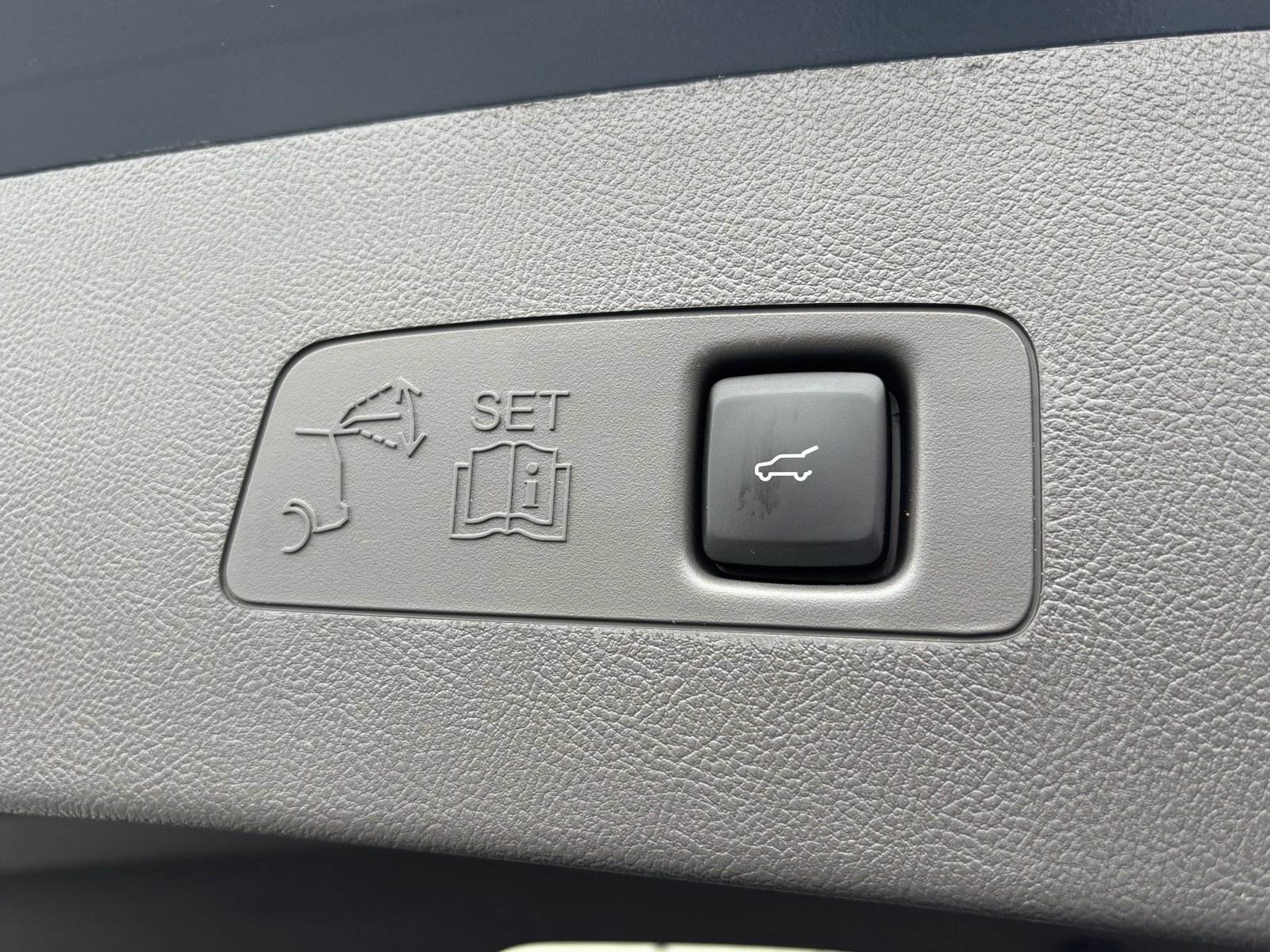 Used 2024 Lincoln Corsair Reserve image 21