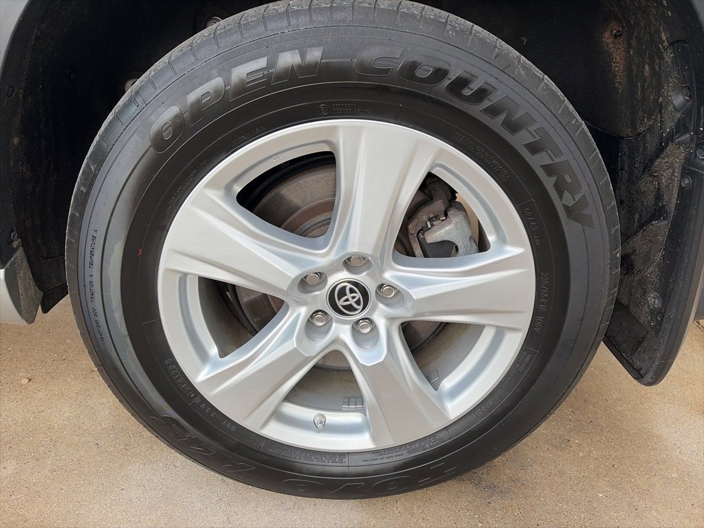 Used 2023 Toyota Highlander LE image 21