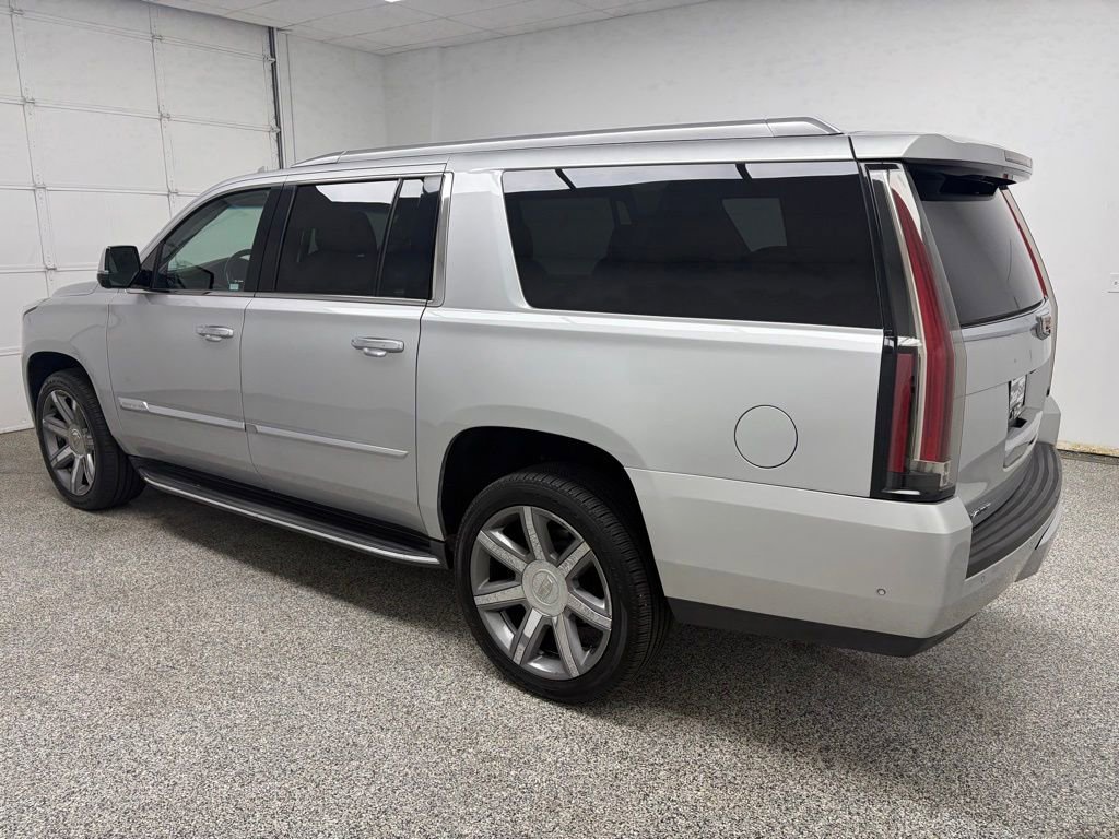 Used 2017 Cadillac Escalade ESV Luxury AWD/4WD image 5