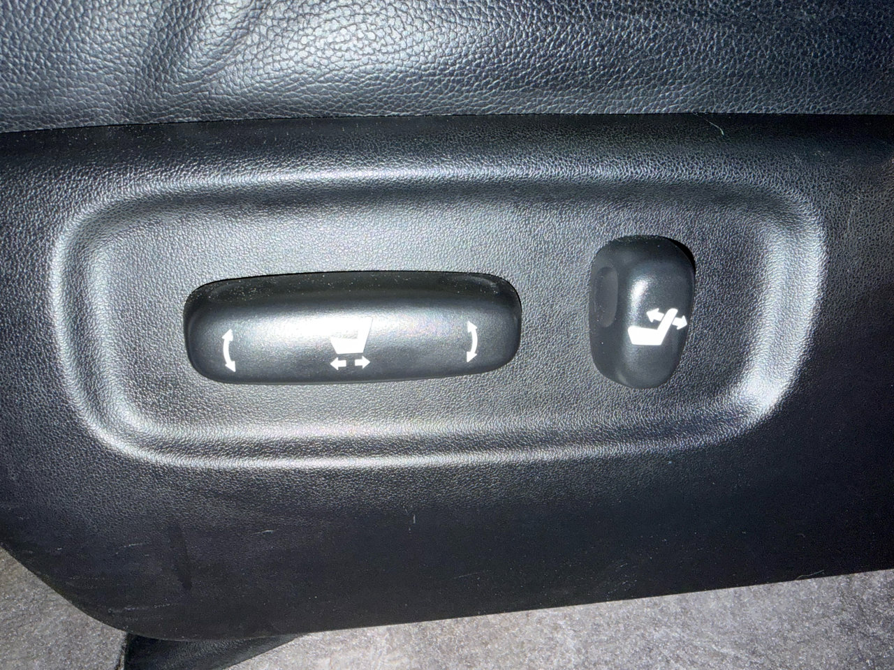 Used 2013 Toyota Land Cruiser image 21