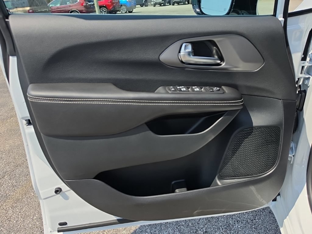 New 2027 Chrysler Pacifica LX FWD image 12