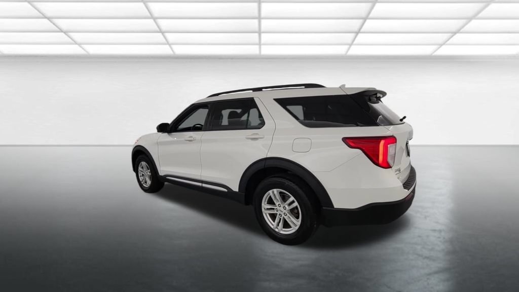 Used 2023 Ford Explorer XLT AWD/4WD image 6