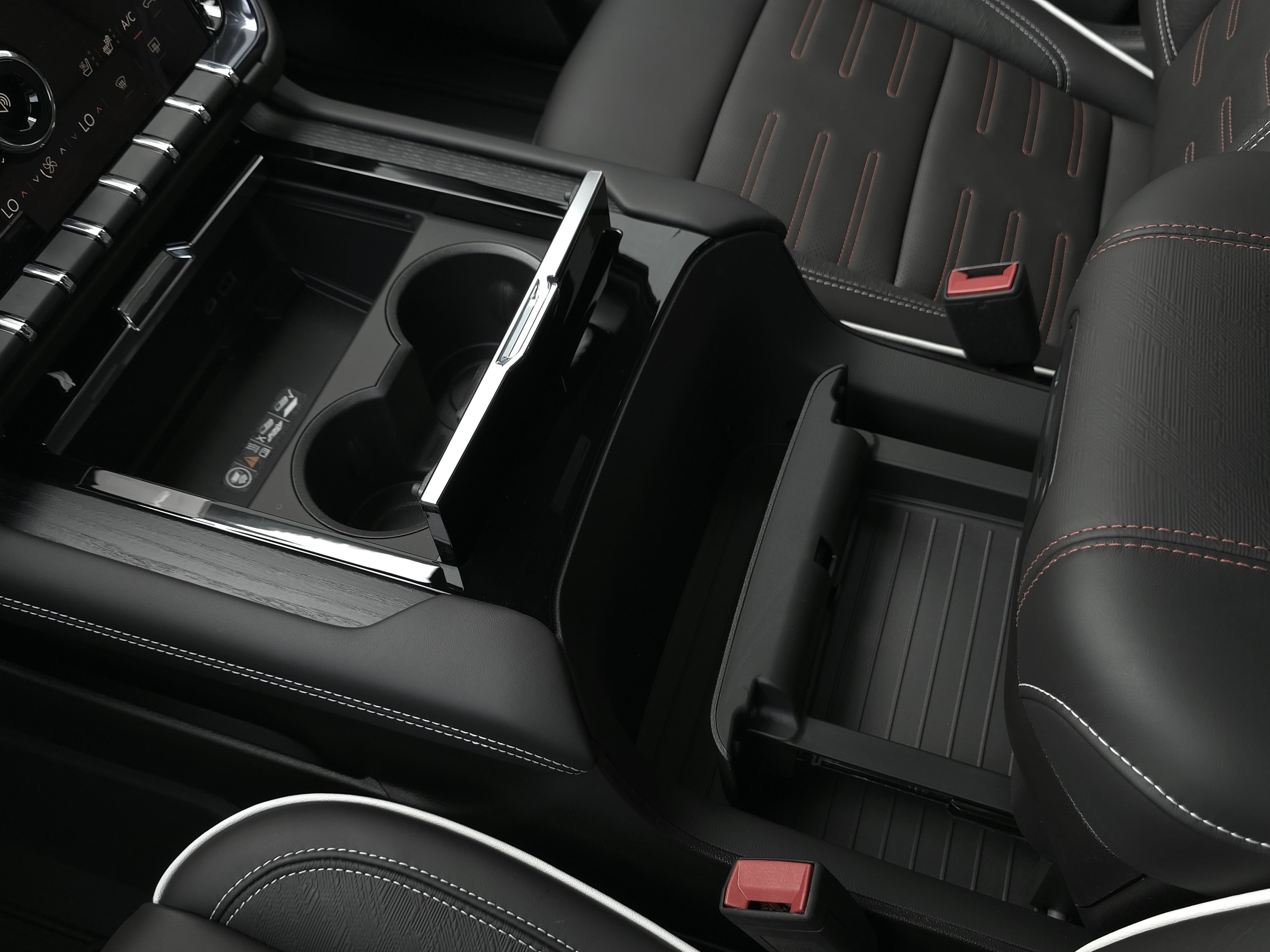 New 2026 GMC Yukon XL AT4 Ultimate w/ LPO, Floor Liner Package AWD/4WD image 17