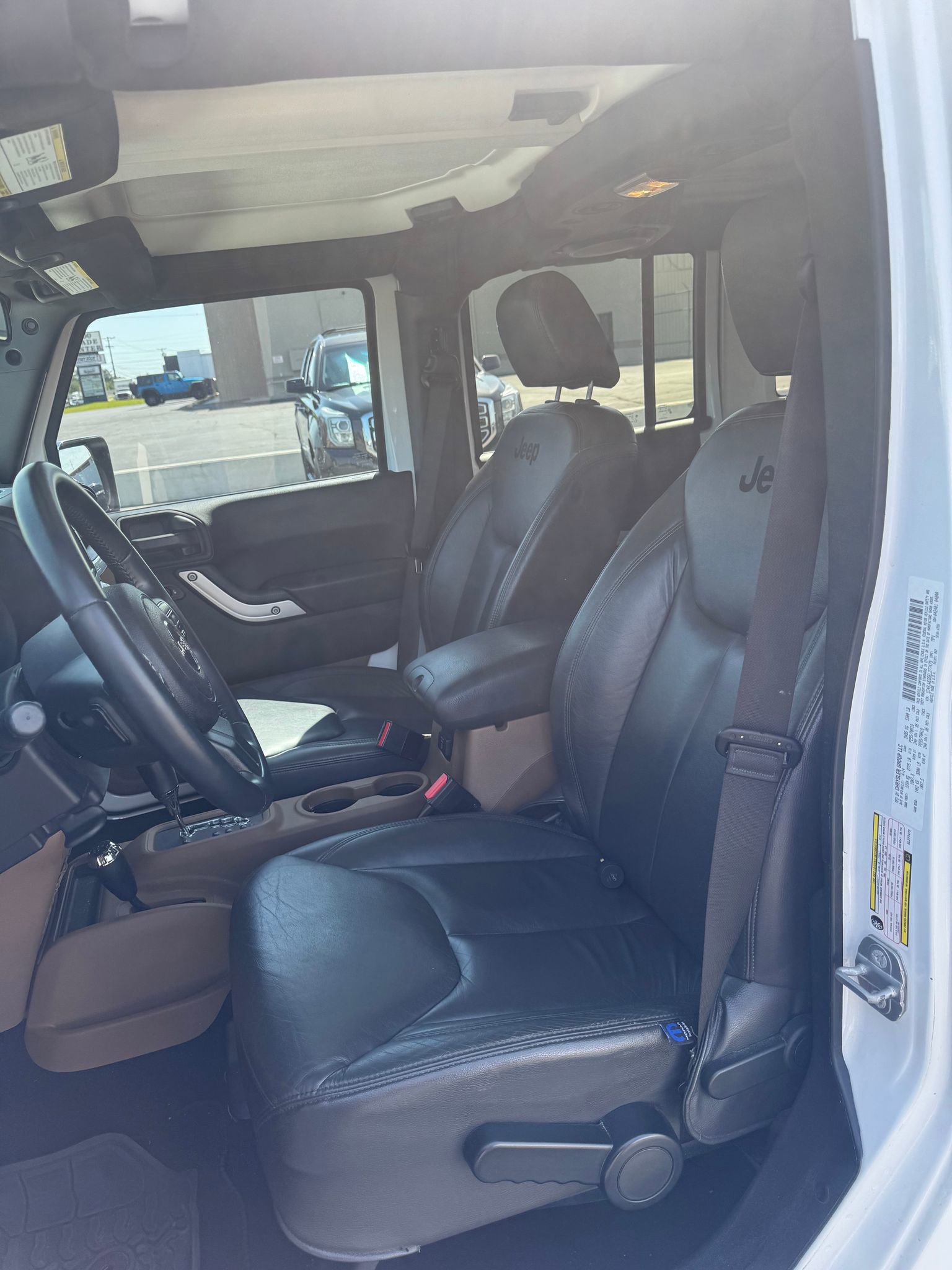 Used 2014 Jeep Wrangler Unlimited Sahara w/ Connectivity Group image 8