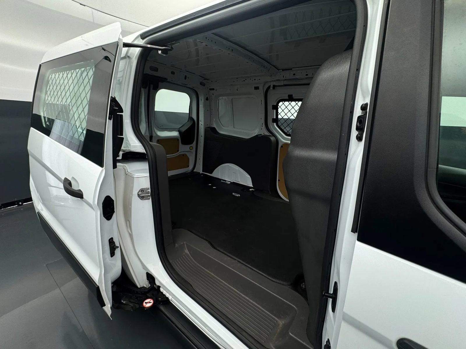 Used 2021 Ford Transit Connect XL image 29