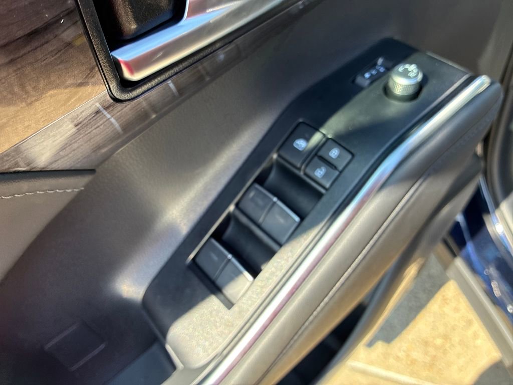 New 2026 Toyota Highlander Platinum image 13