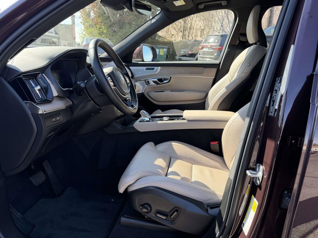 Used 2025 Volvo XC90 T8 Ultra image 16