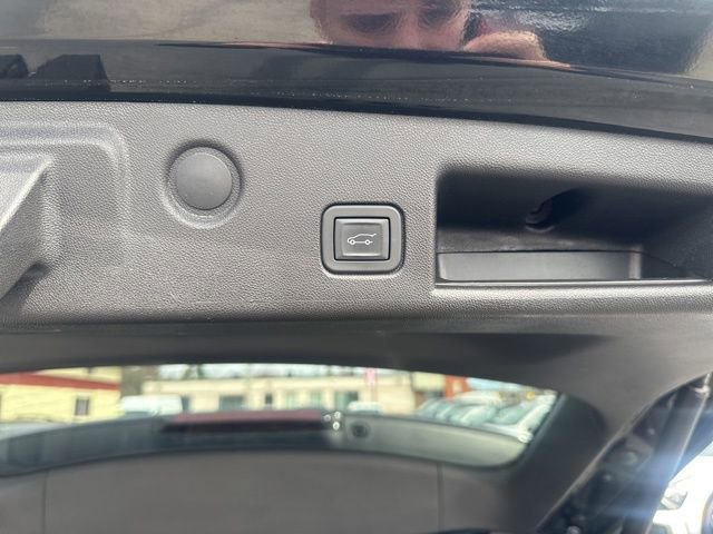 Used 2024 Chevrolet Equinox Premier image 16