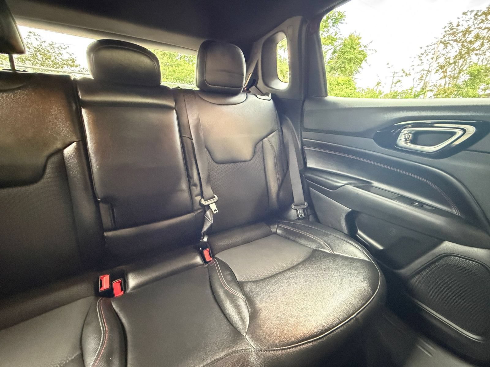 Used 2025 Jeep Compass Trailhawk AWD/4WD image 36
