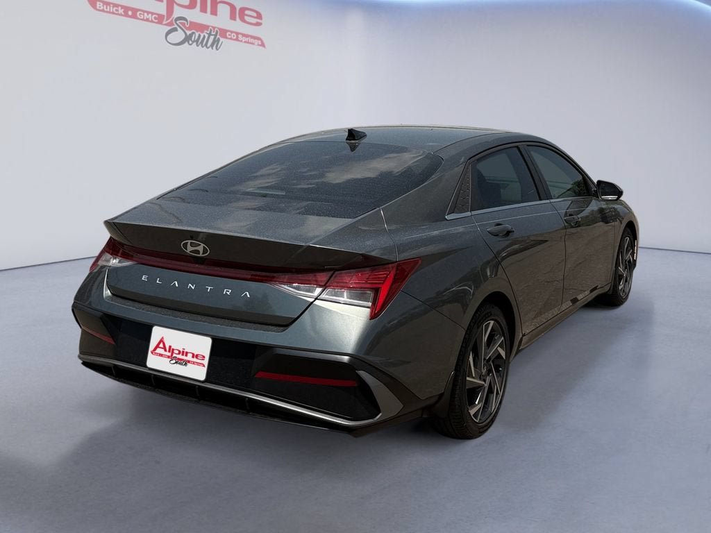Used 2024 Hyundai Elantra SEL w/ Convenience Package FWD image 5