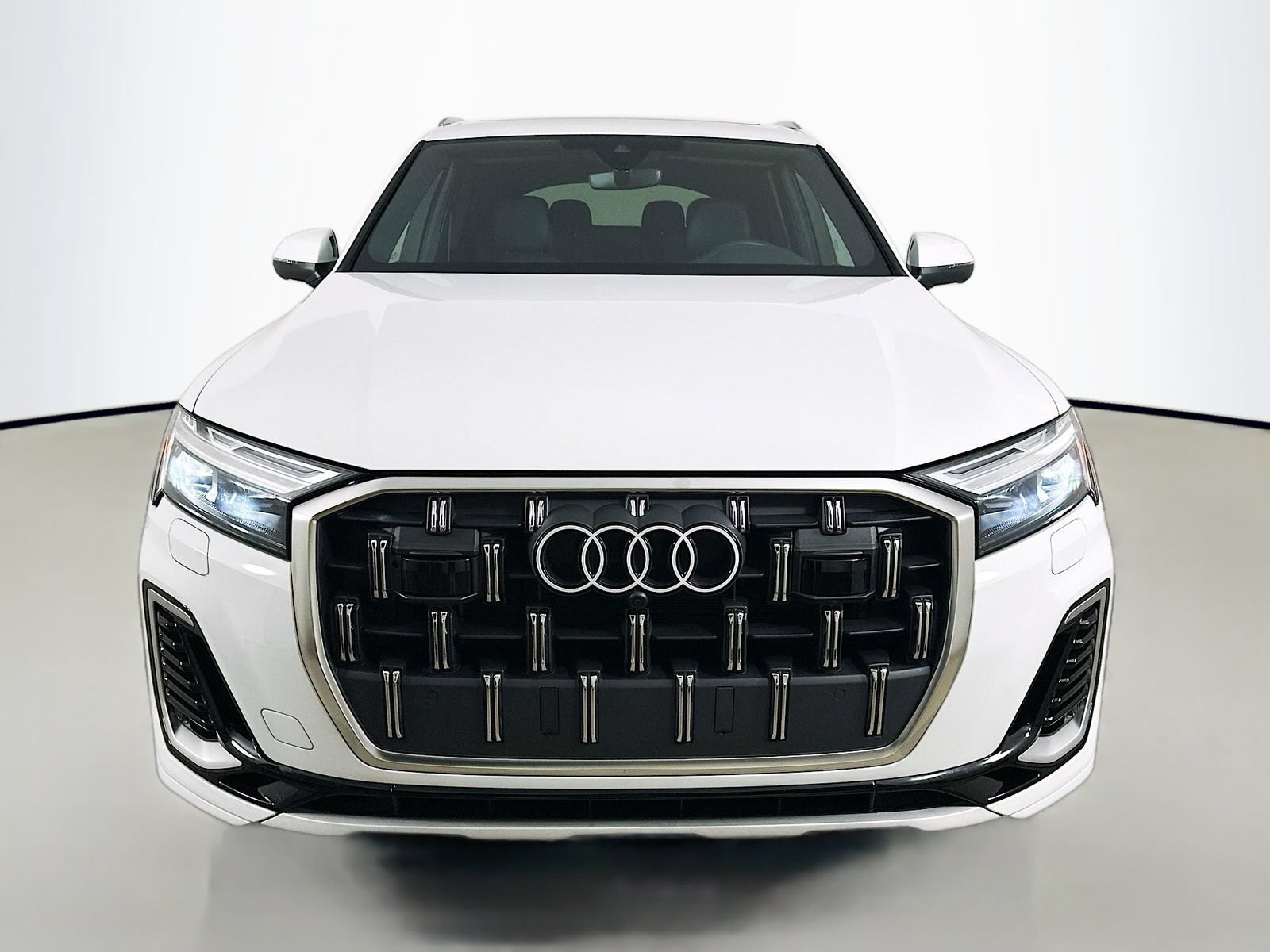 Used 2025 Audi Q7 3.0T Premium Plus w/ Premium Plus Package AWD/4WD image 2