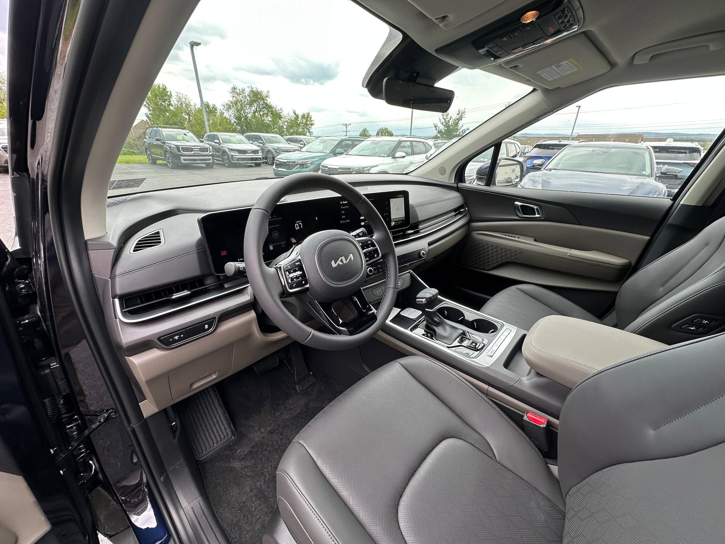 New 2026 Kia Carnival EX FWD image 29