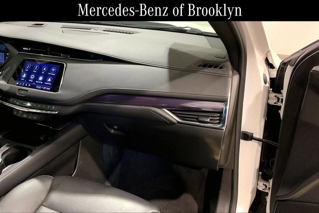 Used 2023 Cadillac XT4 Luxury w/ Cold Weather Package image 18