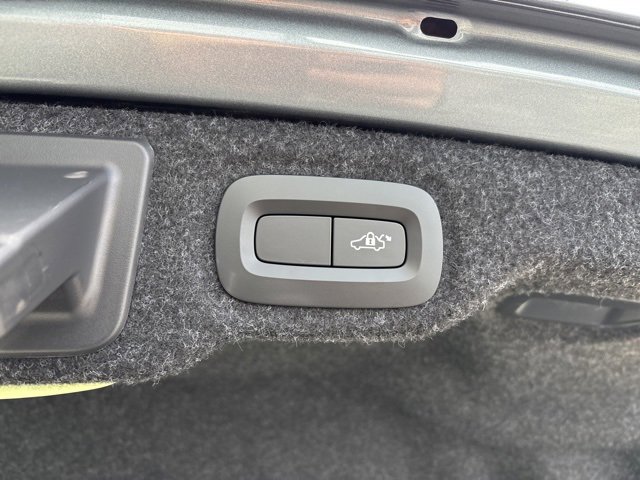 Used 2020 Volvo S60 T6 Inscription w/ Protection Package Premier image 16