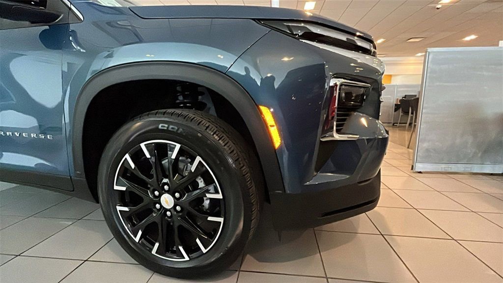 New 2026 Chevrolet Traverse LT w/ Sun and Wheel Package image 2