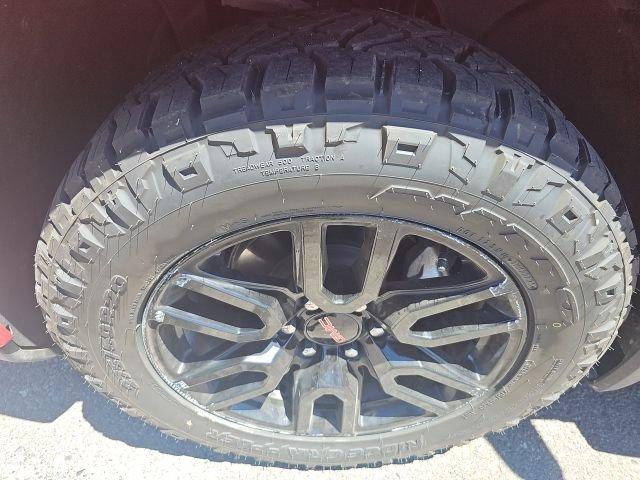 Used 2023 GMC Sierra 1500 Elevation w/ Preferred Package AWD/4WD image 17