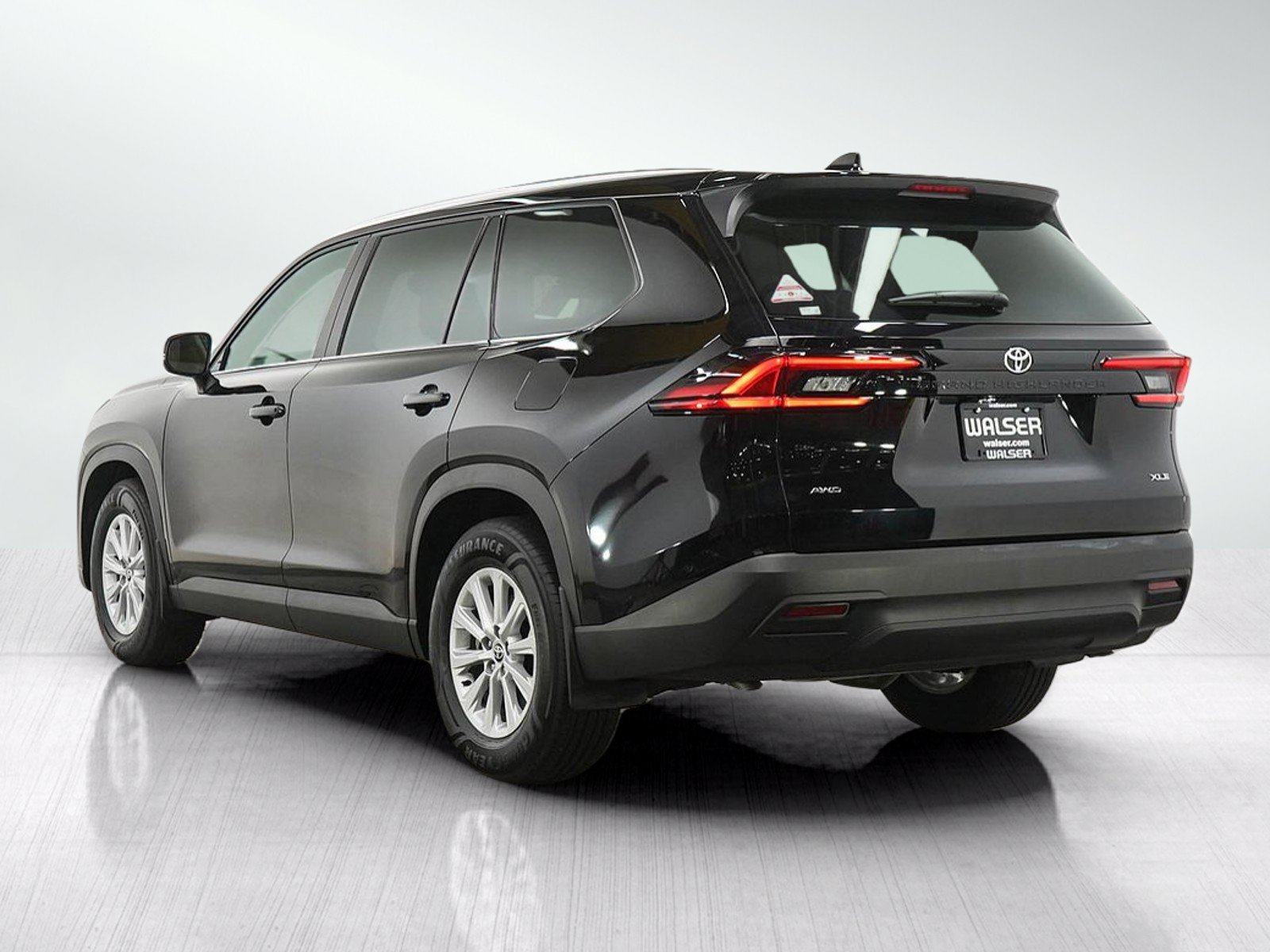 Used 2025 Toyota Grand Highlander AWD image 3