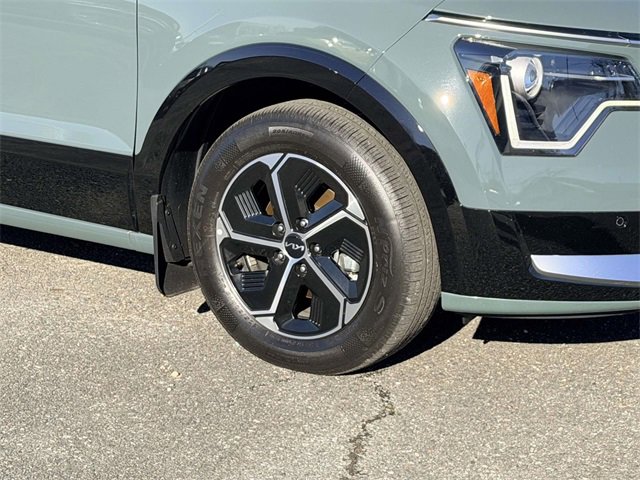 Used 2025 Kia Niro SX image 9