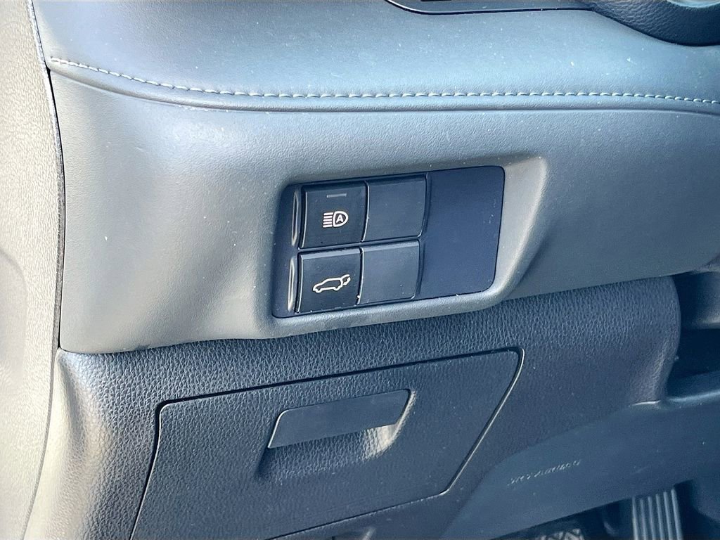 Used 2021 Toyota Highlander LE image 10