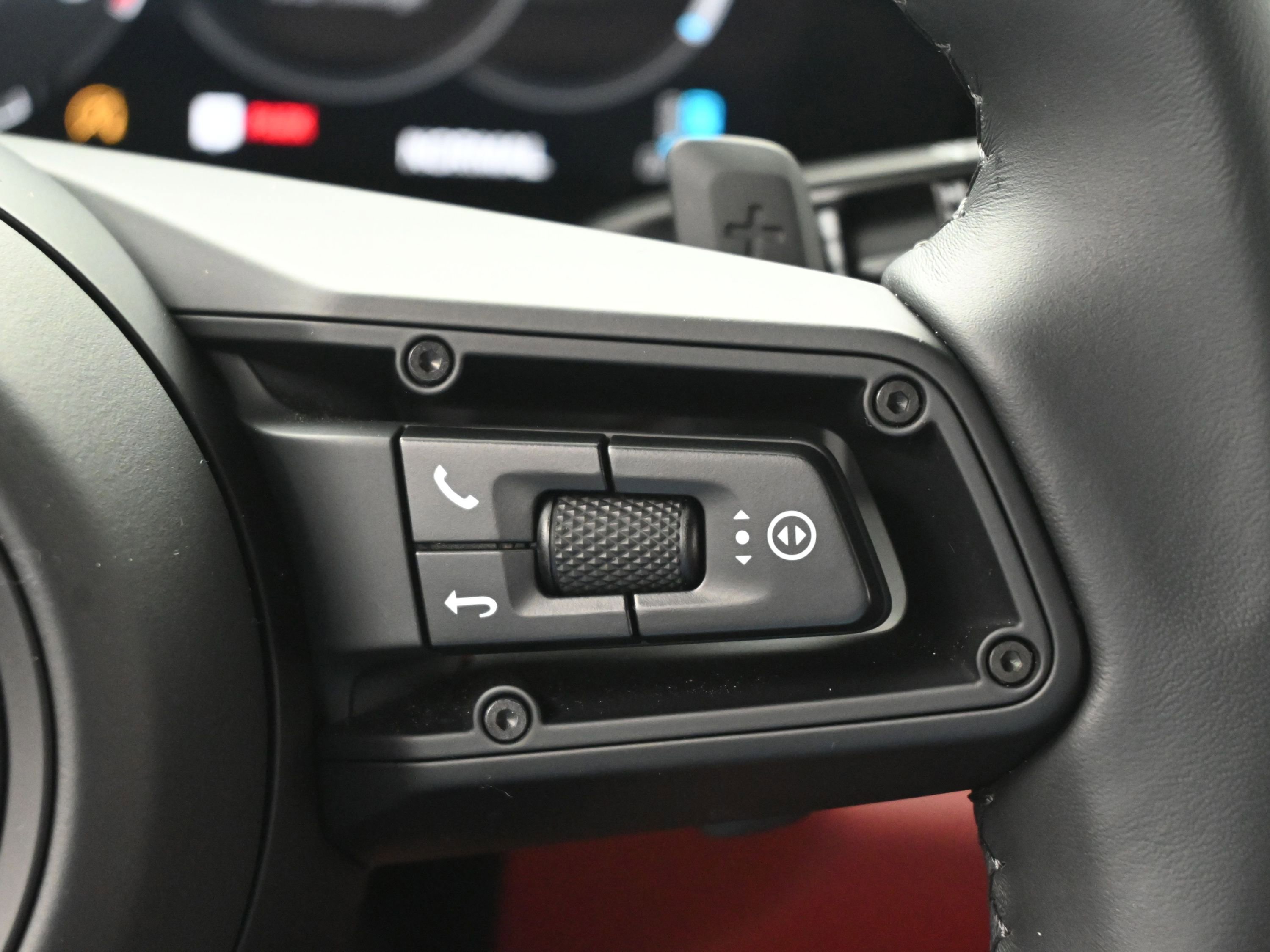 Certified 2025 Porsche 911 Carrera image 24
