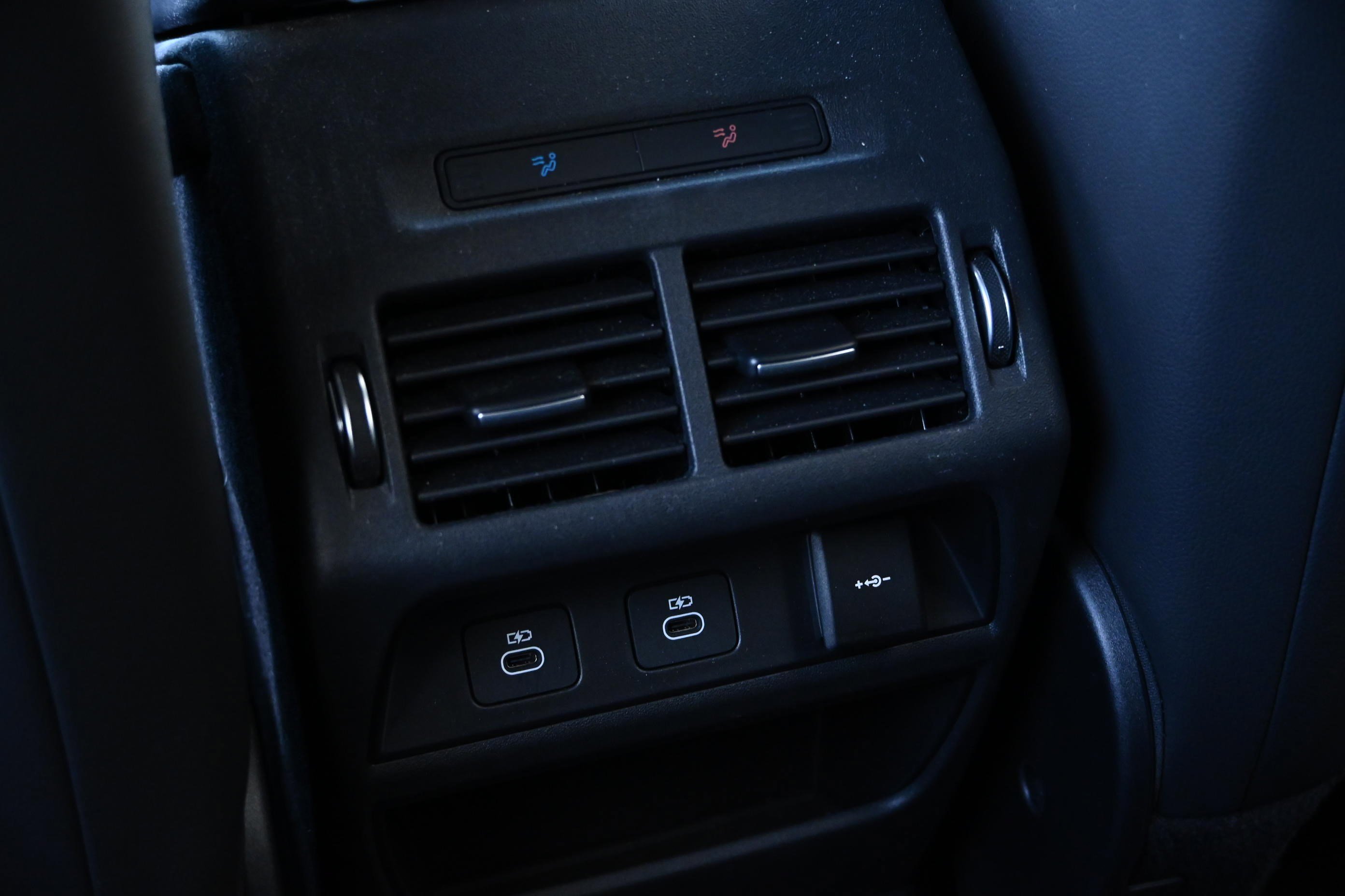 Used 2024 Land Rover Discovery Sport S image 28