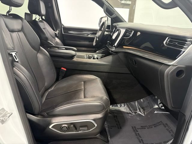 Used 2022 Jeep Wagoneer Series III AWD/4WD image 22