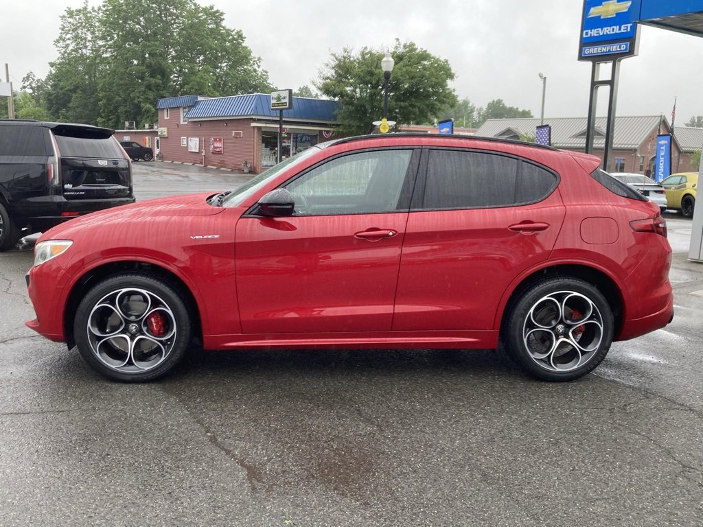 Used 2022 Alfa Romeo Stelvio Veloce image 4