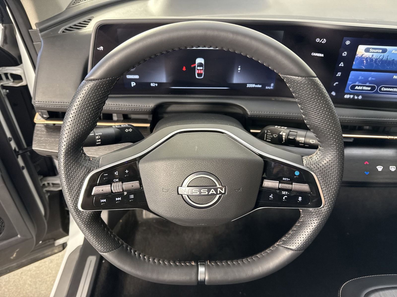 New 2025 Nissan Ariya AWD image 12