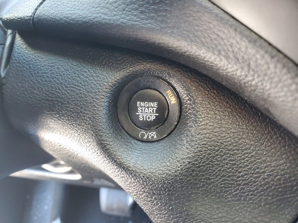 Used 2020 Jeep Cherokee Limited image 18