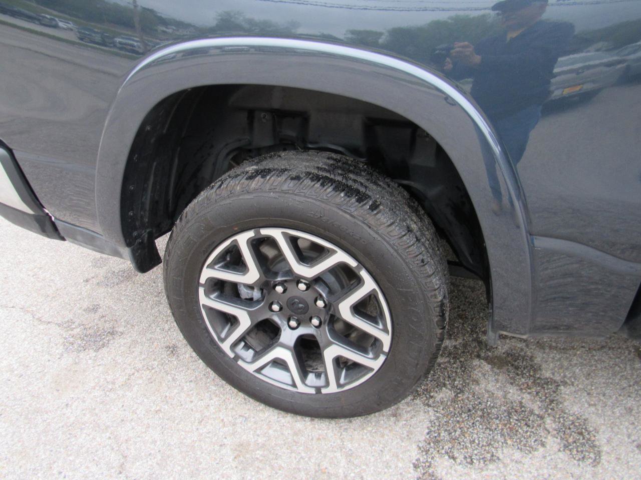 Used 2025 RAM 1500 Laramie AWD/4WD image 4