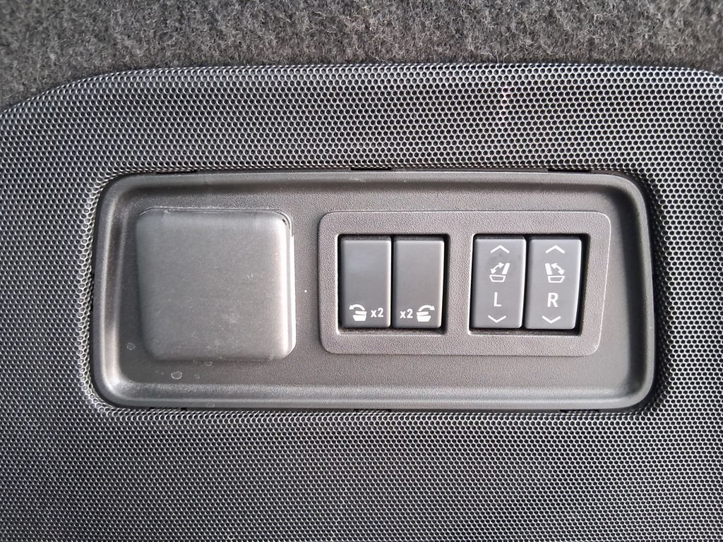 Certified 2025 Cadillac Escalade ESV Sport Platinum w/ LPO, Floor Liner Package AWD/4WD image 7