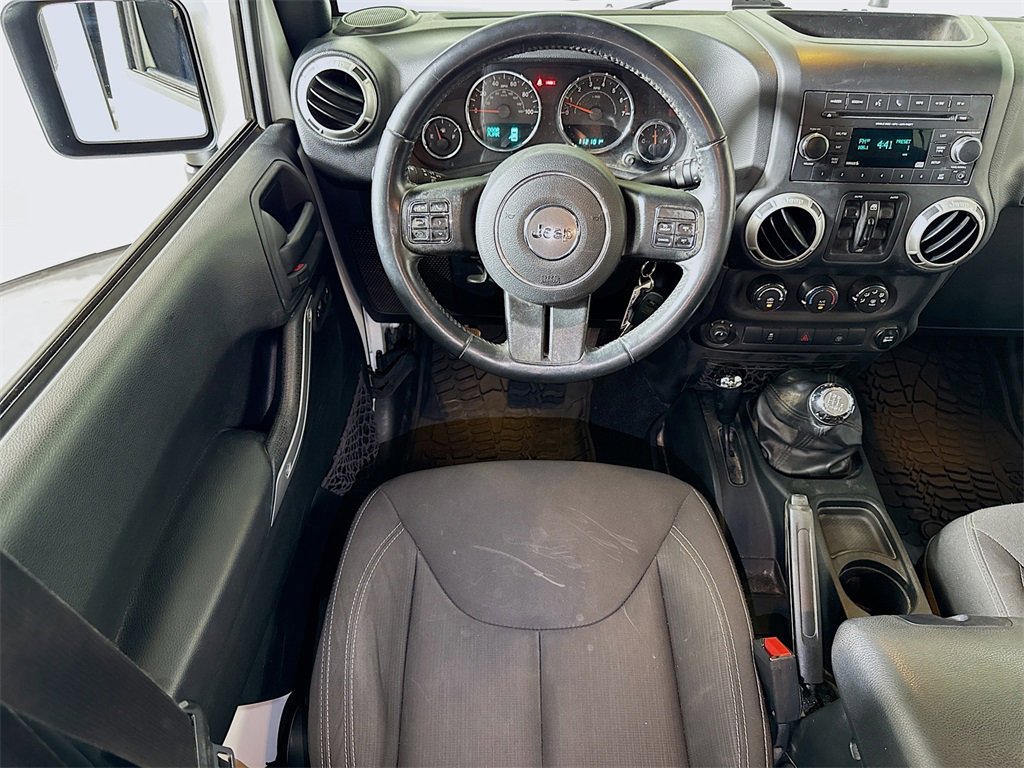 Used 2018 Jeep Wrangler Unlimited Sahara w/ Connectivity Group image 17