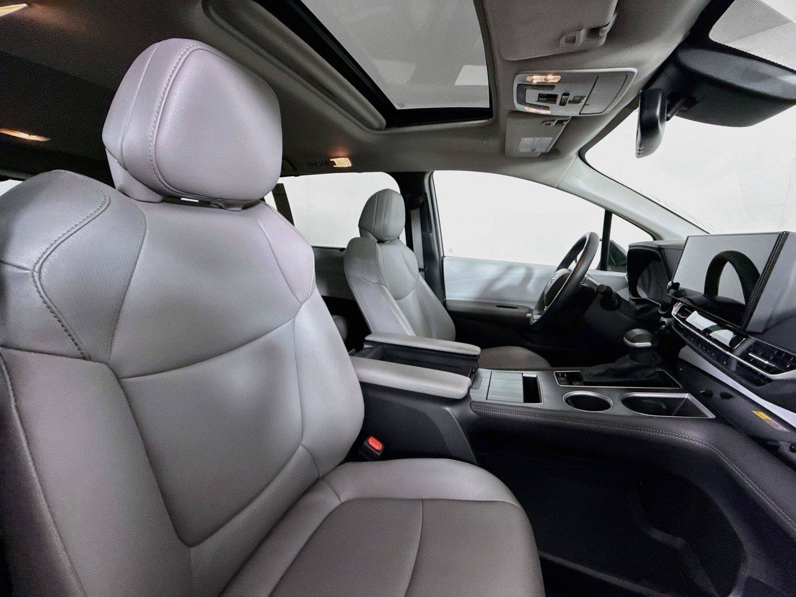 Certified 2025 Toyota Sienna XLE FWD image 42
