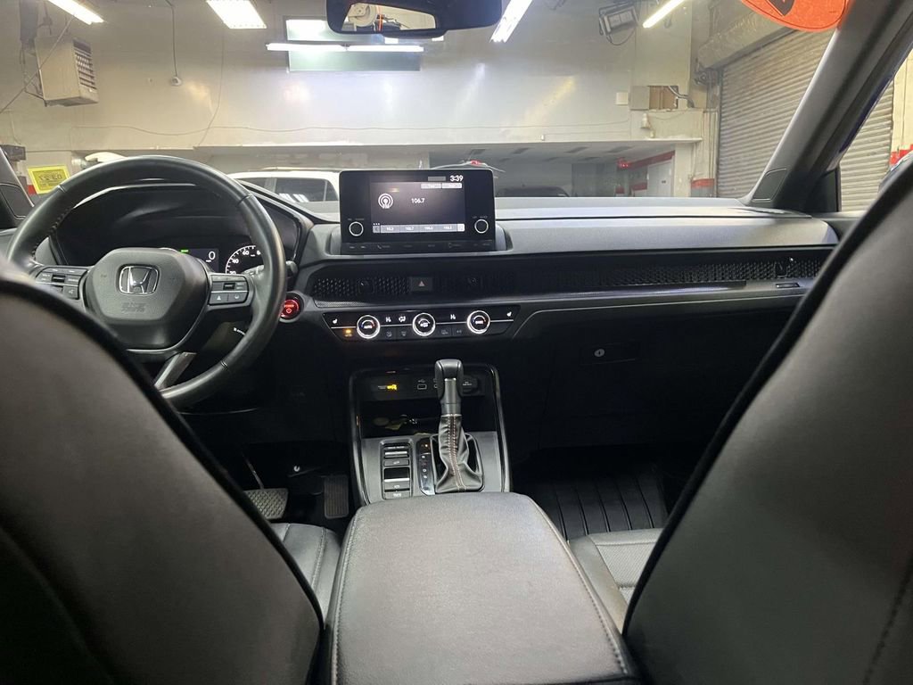 Used 2025 Honda CR-V Sport image 14