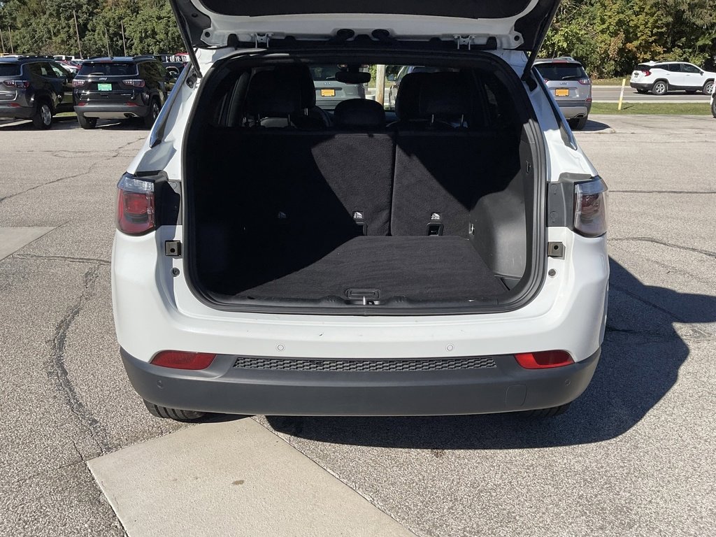 Used 2024 Jeep Compass Limited image 13