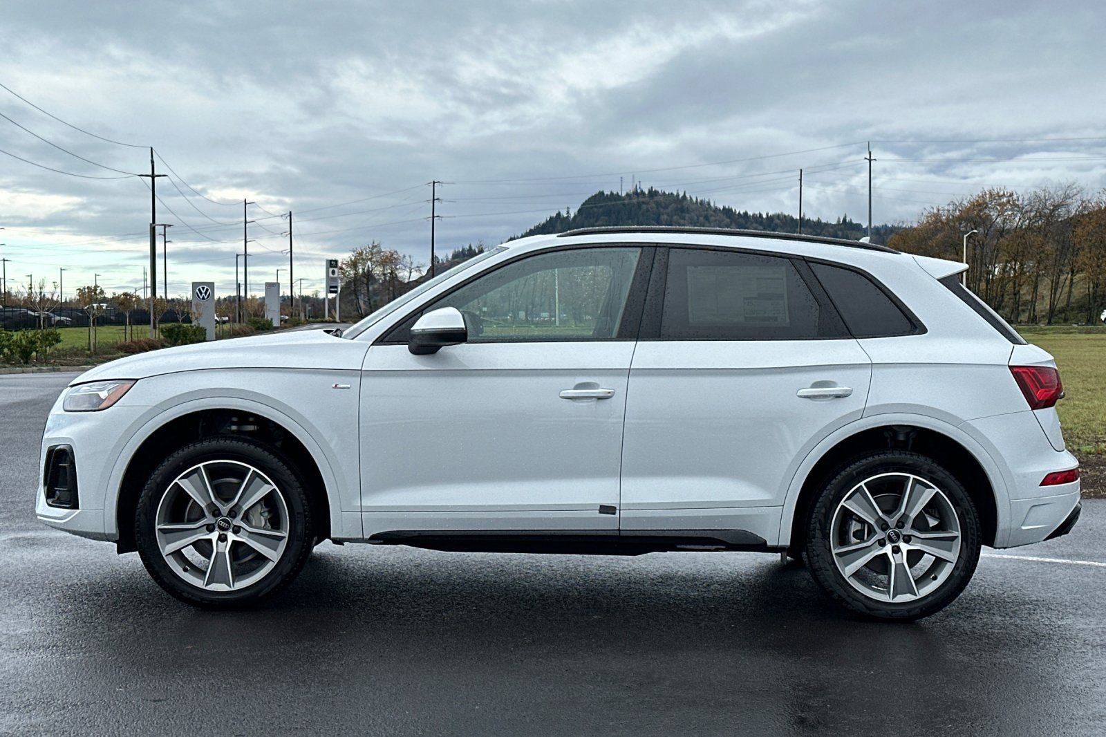 Used 2025 Audi Q5 2.0T Premium w/ Convenience Plus Package AWD/4WD image 6