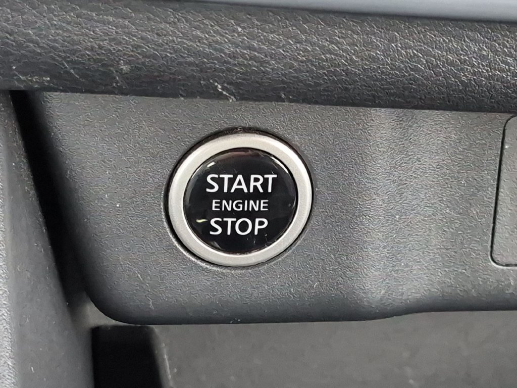 Used 2023 Nissan Rogue SV AWD/4WD image 16