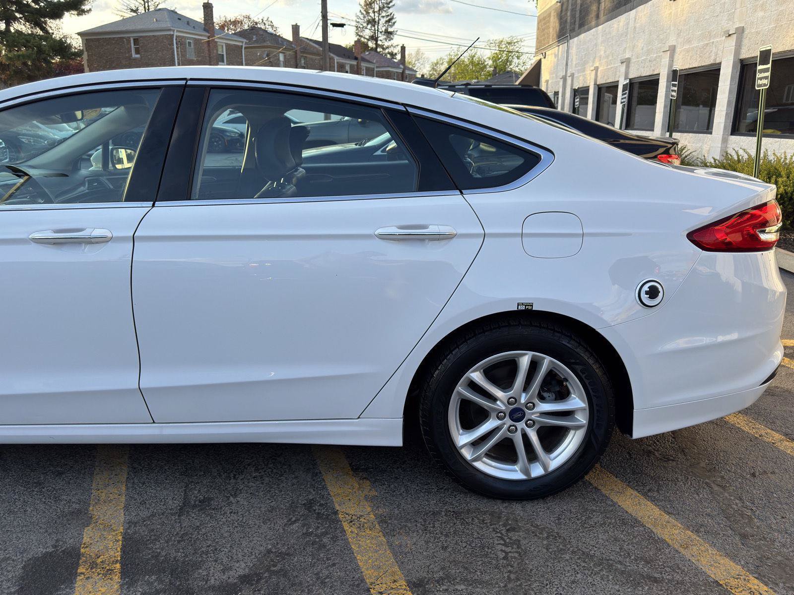 Used 2018 Ford Fusion SE w/ Equipment Group 602A FWD image 5