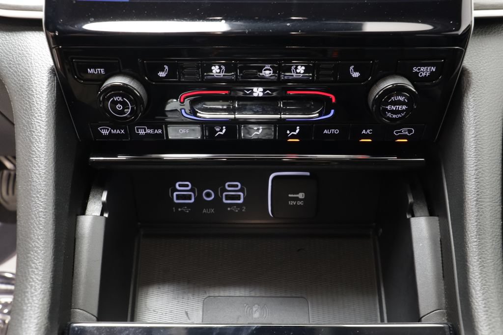 Used 2023 Jeep Grand Cherokee Limited w/ Luxury Tech Group II AWD/4WD image 12