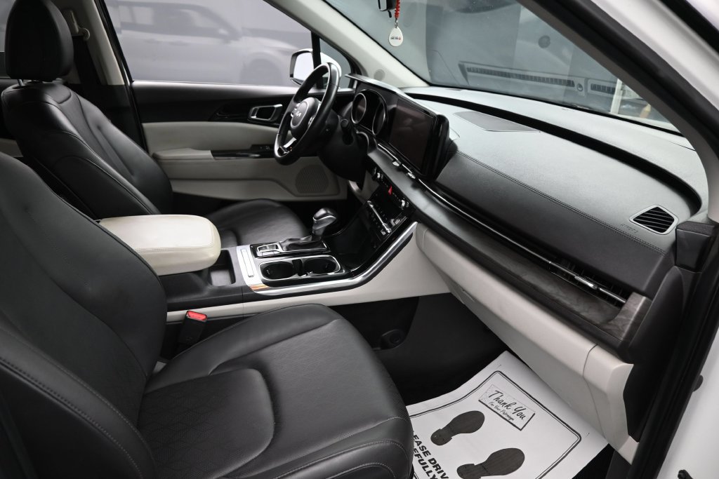 Used 2024 Kia Carnival EX FWD image 33