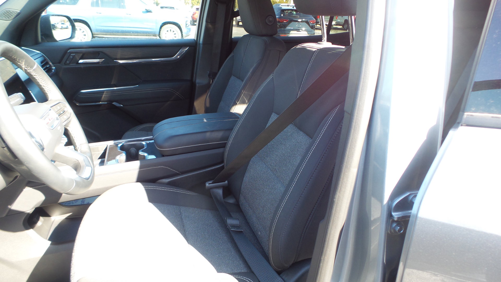 Used 2025 GMC Acadia Elevation AWD/4WD image 9