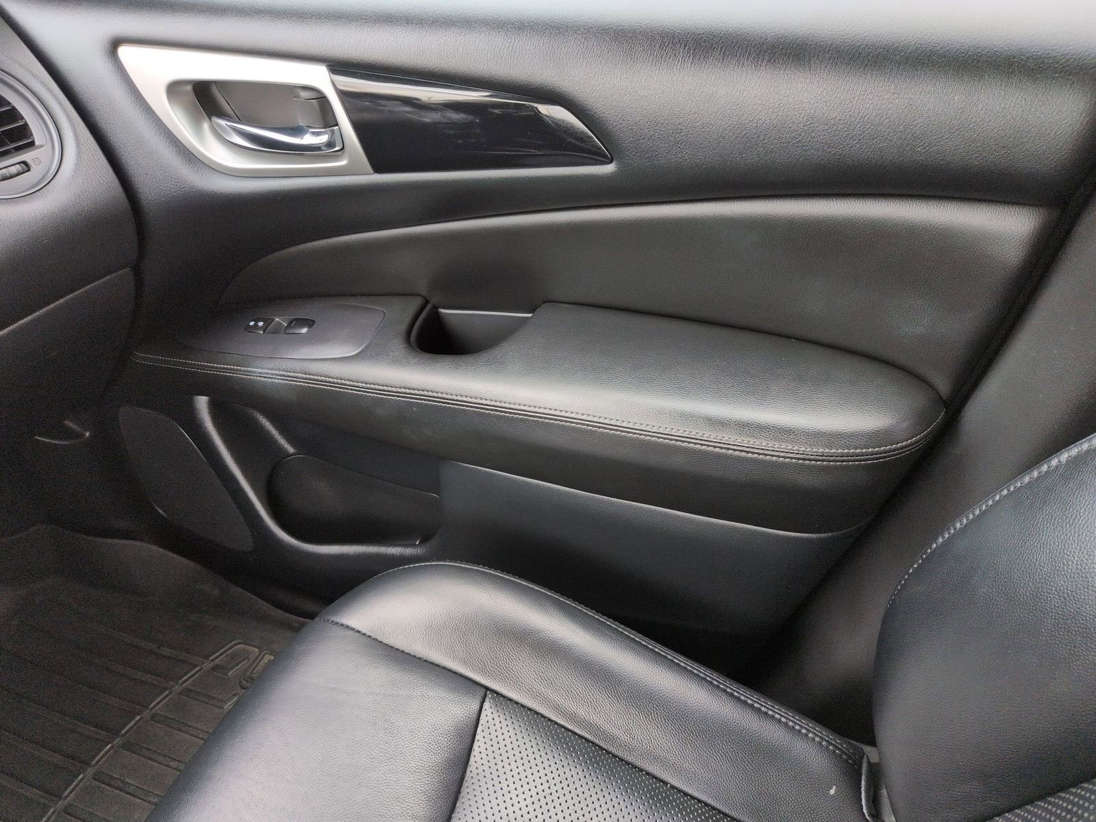 Certified 2019 Nissan Pathfinder S image 33