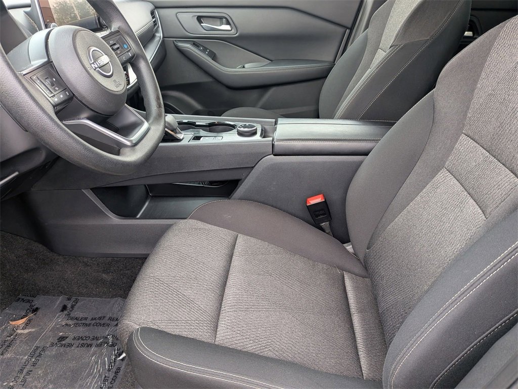 Used 2024 Nissan Rogue SV image 25