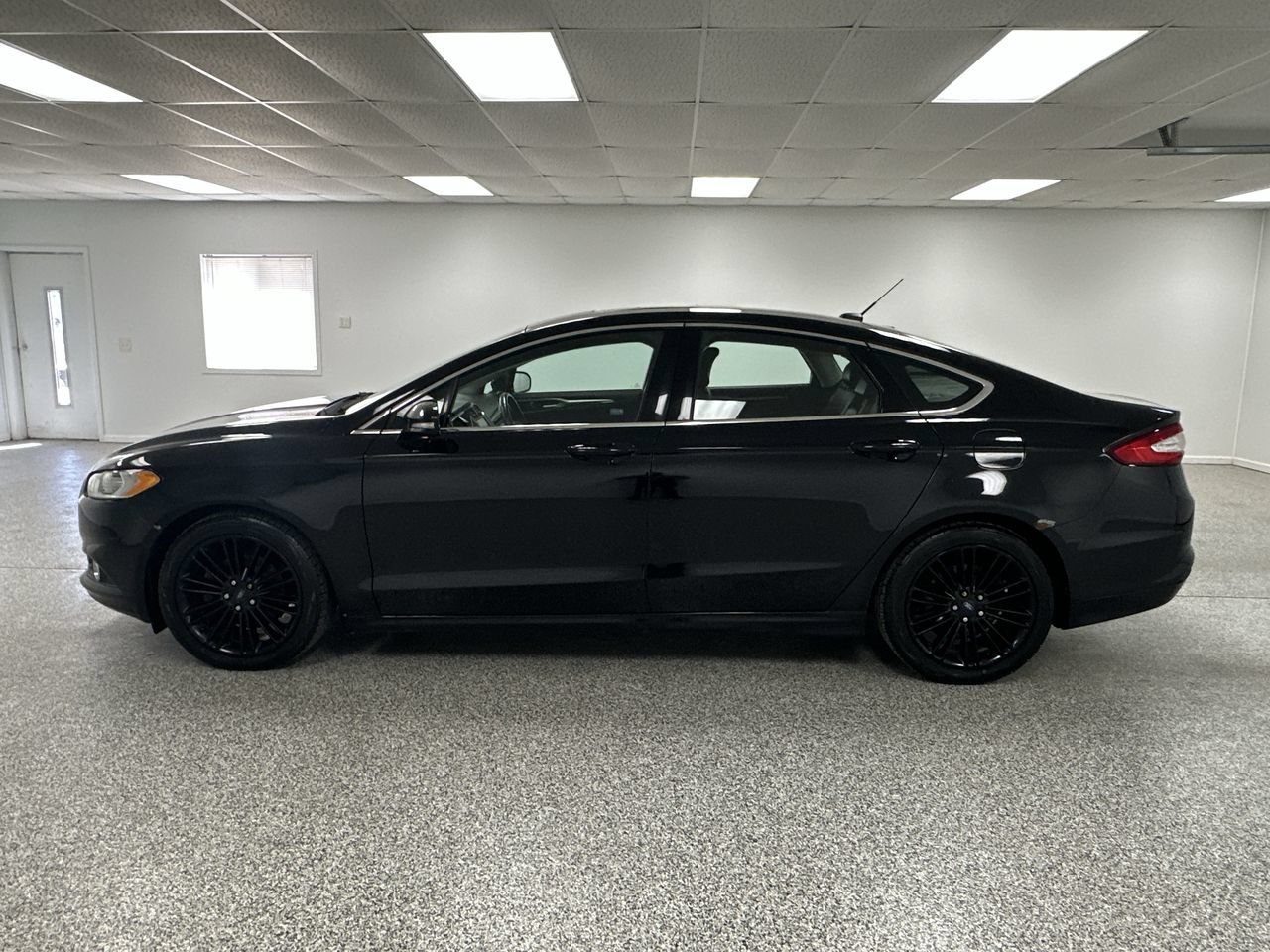 Used 2016 Ford Fusion SE w/ Equipment Group 202A FWD image 5