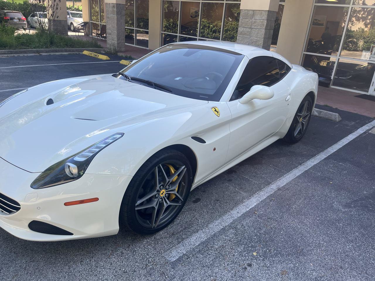 Used 2016 Ferrari California T RWD image 27