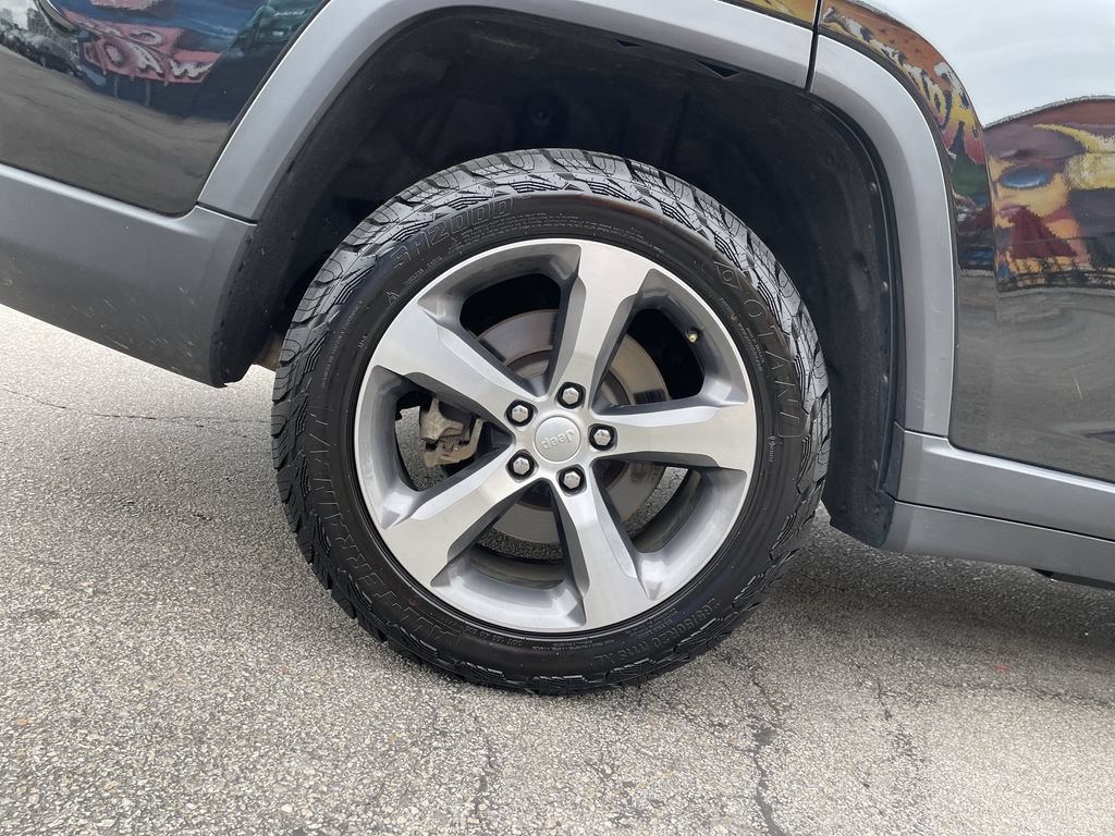 Certified 2023 Jeep Grand Cherokee L Limited w/ Luxury Tech Group II AWD/4WD image 12